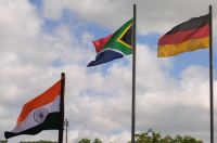 Indische, südafrikanische und deutsche Flagge
